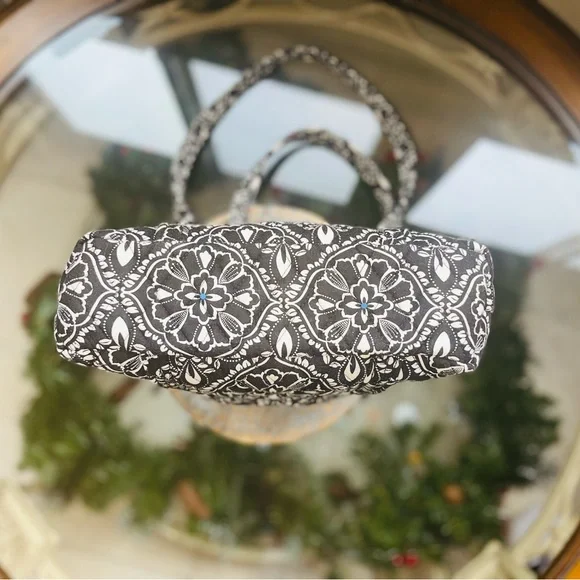 🌹🌻Vera Bradley🌻🌹- Retired Pattern-Barcelona- Small Purse/Bag - Picture 9 of 14